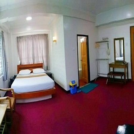 Venus Star Hotel Yangon Esterno foto