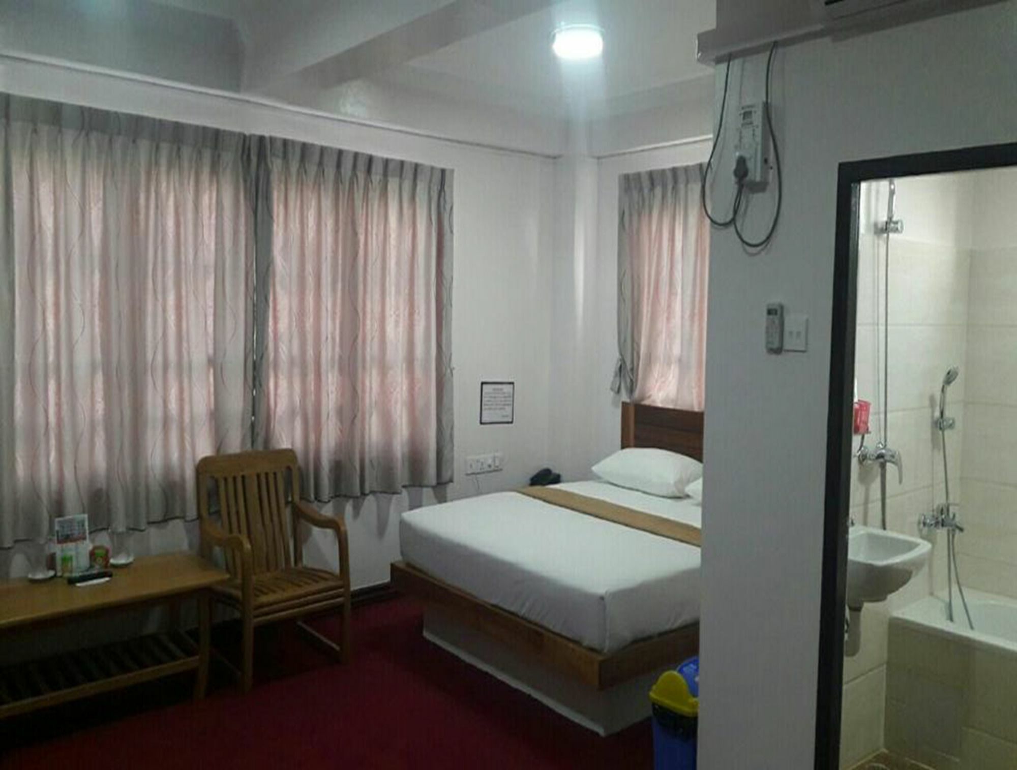 Venus Star Hotel Yangon Esterno foto