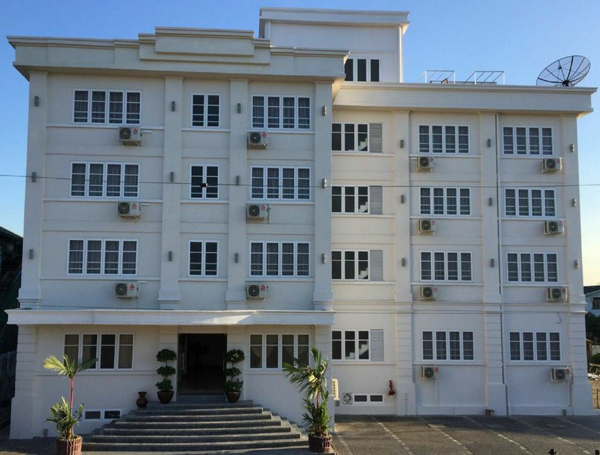 Venus Star Hotel Yangon Esterno foto