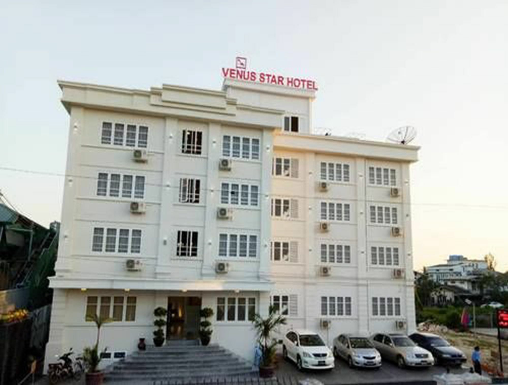 Venus Star Hotel Yangon Esterno foto