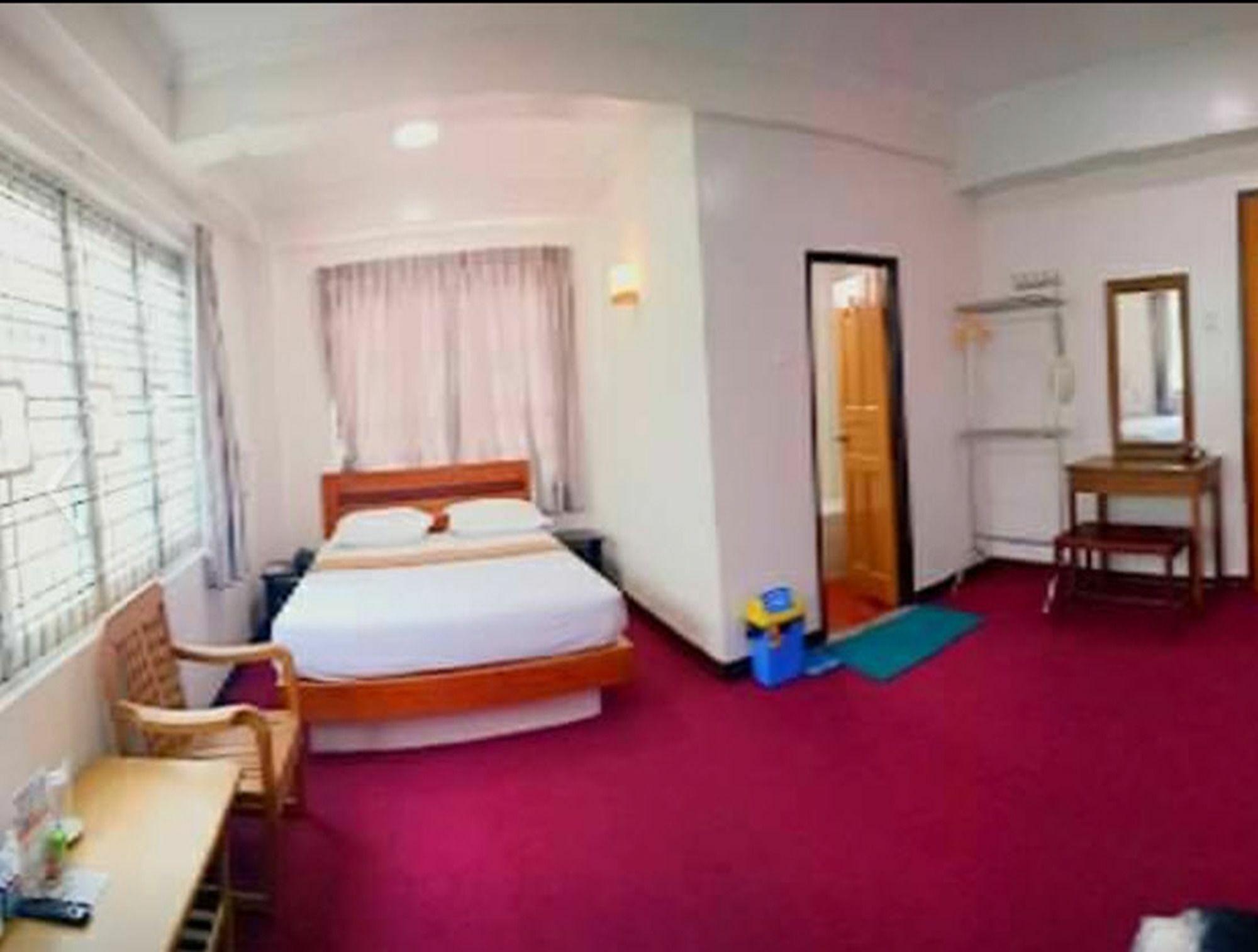 Venus Star Hotel Yangon Esterno foto